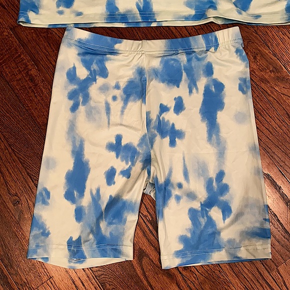 NWOT Tie Dye Top and Shorts/Sleepwear - Picture 6 of 9